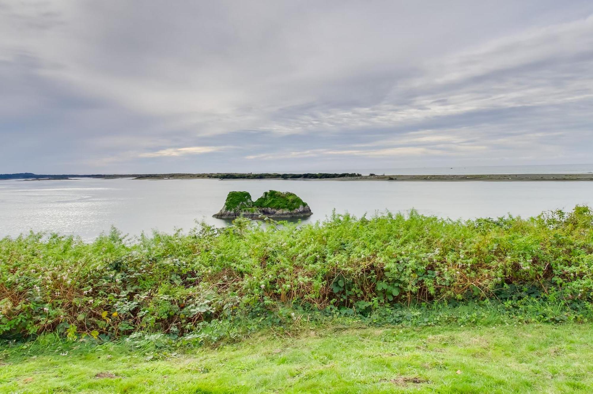 Rustic Coastal Smith River Cottage With Ocean Views! Exterior photo